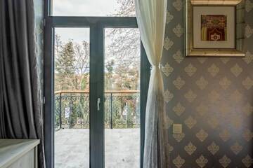 Фото номера Двухместный номер Делюкс с 1 кроватью и балконом Отель Hotel Day Inn г. Тбилиси 2