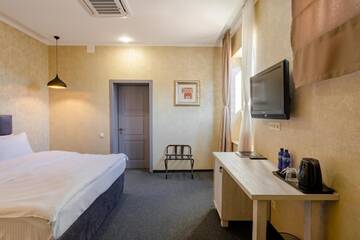Фото номера Двухместный номер Делюкс с 1 кроватью Отель Hotel Day Inn г. Тбилиси 8