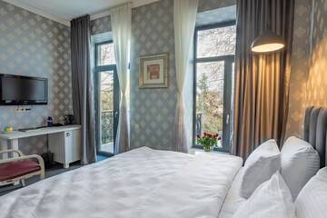 Фото номера Двухместный номер Делюкс с 1 кроватью и балконом Отель Hotel Day Inn г. Тбилиси 3