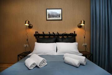 Фото номера Двухместный номер с 1 кроватью и балконом Отель Boutique Hotel Umbrella г. Тбилиси 24