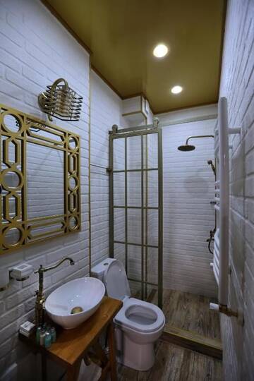 Фото номера Двухместный номер с 1 кроватью и балконом Отель Boutique Hotel Umbrella г. Тбилиси 18