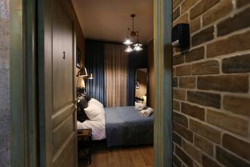 Фото номера Двухместный номер с 1 кроватью и балконом Отель Boutique Hotel Umbrella г. Тбилиси 27