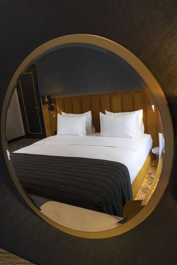 Фото номера Улучшенный двухместный номер с 1 кроватью Отель Taberne Boutique Hotel Tbilisi г. Тбилиси 3