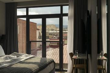 Фото номера Стандартный двухместный номер с 1 кроватью Отель Taberne Boutique Hotel Tbilisi г. Тбилиси 2