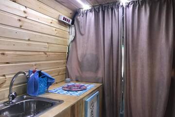 Фото номера Дом с 1 спальней Дома для отпуска Campervan г. Тбилиси 25