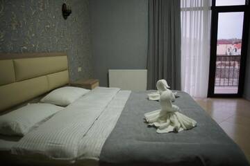 Фото номера Двухместный номер с 1 кроватью и видом на горы Отель Tbilisi Sea Hotel г. Тбилиси 2