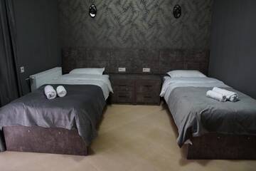 Фото номера Двухместный номер с 2 отдельными кроватями и балконом Отель Tbilisi Sea Hotel г. Тбилиси 4