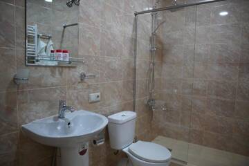 Фото номера Двухместный номер с 1 кроватью Отель Tbilisi Sea Hotel г. Тбилиси 4