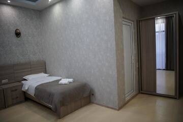 Фото номера Просторный двухместный номер с 2 отдельными кроватями Отель Tbilisi Sea Hotel г. Тбилиси 3