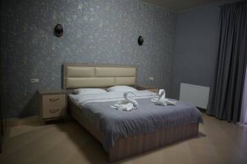 Фото номера Двухместный номер с 1 кроватью и видом на горы Отель Tbilisi Sea Hotel г. Тбилиси 4