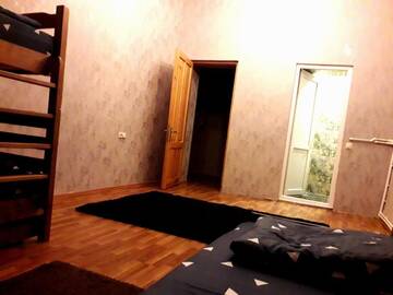 Фото номера Спальное место на двухъярусной кровати в общем номере для мужчин и женщин Хостелы Central House г. Тбилиси 12