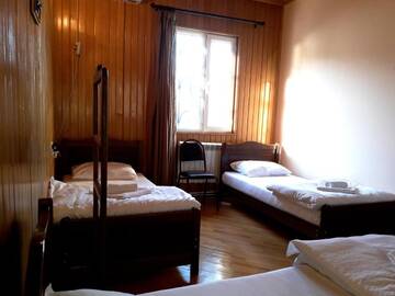 Фото номера Односпальная кровать в общем номере для женщин Хостелы Central House г. Тбилиси 4