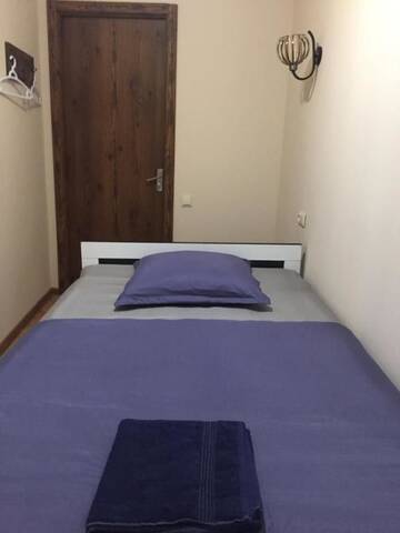 Фото номера Одноместный номер с общим душем и туалетом Хостелы Lets go Hostel г. Тбилиси 13
