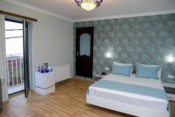 Фото номера Двухместный номер Делюкс с 1 кроватью и ванной Отель Hotel DELUXE 55 г. Тбилиси 9