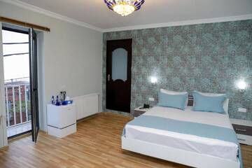 Фото номера Двухместный номер Делюкс с 1 кроватью и ванной Отель Hotel DELUXE 55 г. Тбилиси 5