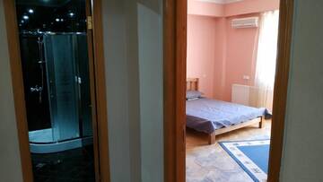 Фото номера Улучшенный четырехместный номер Мини-отель Apartments Park Vere г. Тбилиси 3