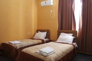 Фото номера Двухместный номер с 2 отдельными кроватями и видом на город Отель Hotel Shalimar г. Тбилиси 4