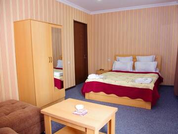 Фото номера Номер с кроватью размера «queen-size» и балконом Отель Hotel Shalimar г. Тбилиси 7