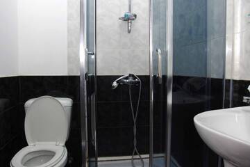 Фото номера Номер с кроватью размера «queen-size» и балконом Отель Hotel Shalimar г. Тбилиси 13