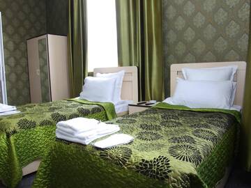 Фото номера Двухместный номер с 2 отдельными кроватями и видом на город Отель Hotel Shalimar г. Тбилиси 3
