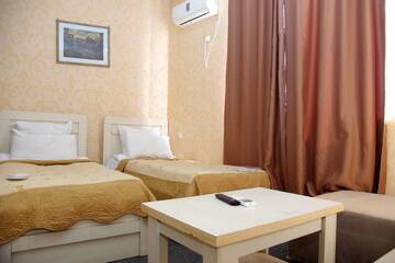 Фото номера Трехместный номер с видом на город Отель Hotel Shalimar г. Тбилиси 8