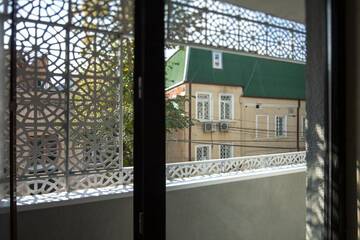 Фото номера Двухместный номер с 1 кроватью и балконом Отель Ornament Boutique Hotel г. Тбилиси 18