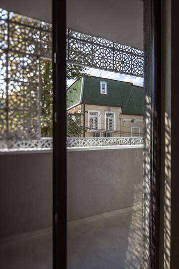 Фото номера Двухместный номер с 1 кроватью и балконом Отель Ornament Boutique Hotel г. Тбилиси 4