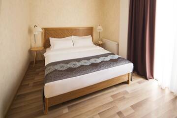 Фото номера Двухместный номер с 1 кроватью и балконом Отель Ornament Boutique Hotel г. Тбилиси 5