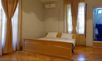 Фото номера Трехместный номер с балконом Гостевой дом Green Balcony г. Тбилиси 7