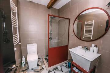 Фото номера Двухместный номер с 1 кроватью и балконом Гостевой дом Atoneli Apartment hotel г. Тбилиси 3