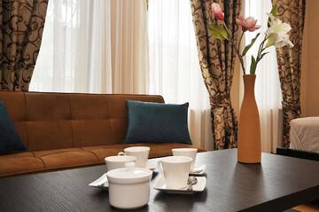 Фото номера Четырехместный номер &quot;Комфорт&quot; Отель Hotel Majestic г. Тбилиси 7