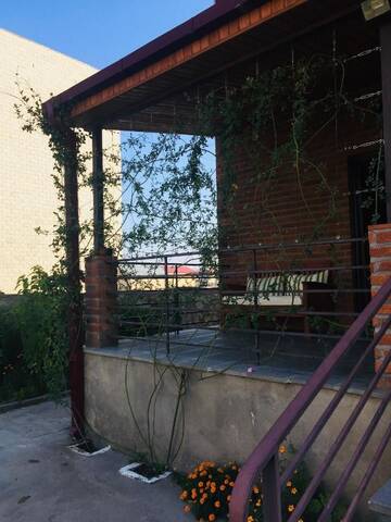 Фото номера Дом с 2 спальнями Дома для отпуска Mariam’s House г. Тбилиси 8