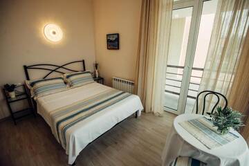 Фото номера Двухместный номер с 1 кроватью и балконом Гостевой дом Veronika Home Tbilisi г. Тбилиси 18