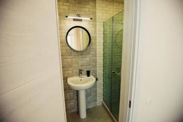 Фото номера Двухместный номер с 1 кроватью и балконом Гостевой дом Veronika Home Tbilisi г. Тбилиси 15