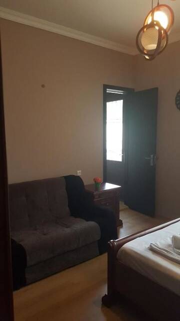 Фото номера Семейный номер с балконом Гостевой дом guesthouse new different г. Тбилиси 25