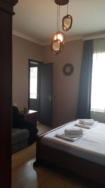Фото номера Семейный номер с балконом Гостевой дом guesthouse new different г. Тбилиси 24