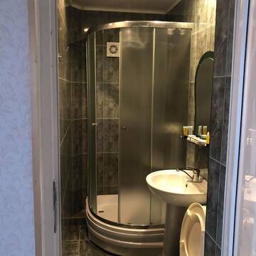 Фото номера Двухместный номер с 2 двуспальными кроватями Гостевой дом 4 SEASONS HOTEL г. Тбилиси 5