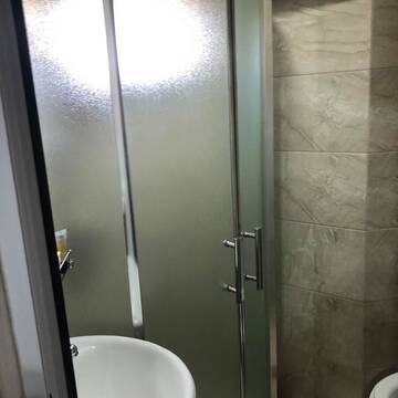 Фото номера Двухместный номер с 1 кроватью и балконом Гостевой дом 4 SEASONS HOTEL г. Тбилиси 5