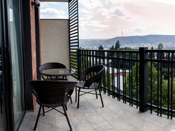 Фото номера Стандартный трехместный номер Отель TM Apart Hotel г. Тбилиси 4