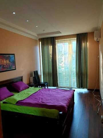 Фото номера Номер с кроватью размера &quot;queen-size&quot; и видом на сад Хостелы Pinoy Travel Hostel &amp; Tours Georgia г. Тбилиси 8