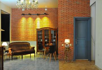 Фото номера Стандартный номер с кроватью размера &quot;queen-size&quot; Отель Brickwall Tbilisi г. Тбилиси 4