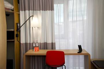 Фото номера Стандартный двухместный номер с 1 кроватью Отель ibis Tbilisi Stadium г. Тбилиси 3