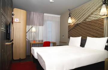 Фото номера Стандартный двухместный номер с 2 отдельными кроватями Отель ibis Tbilisi Stadium г. Тбилиси 3