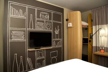 Фото номера Стандартный двухместный номер с 1 кроватью Отель ibis Tbilisi Stadium г. Тбилиси 6
