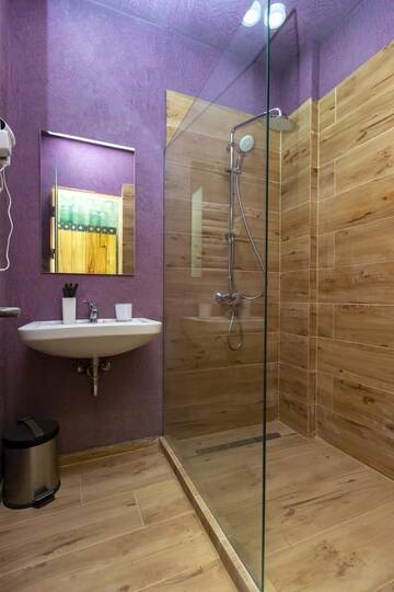 Фото номера Двухместный номер Делюкс с 1 кроватью и балконом Апарт-отели Industrial Apartments г. Тбилиси 15