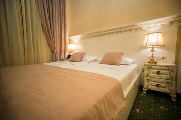 Фото номера Стандартный двухместный номер с 2 отдельными кроватями Отель Royal Hotel г. Тбилиси 3
