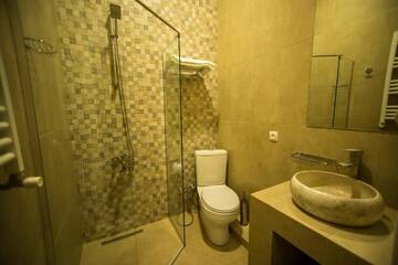 Фото номера Двухместный номер с 2 отдельными кроватями Отель Royal Hotel г. Тбилиси 6
