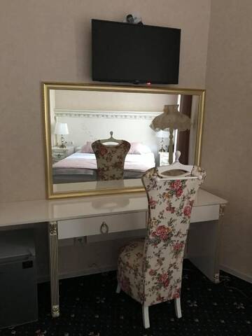 Фото номера Двухместный номер Делюкс с 2 отдельными кроватями Отель Royal Hotel г. Тбилиси 4