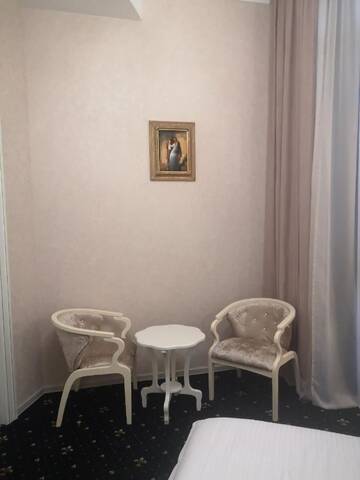 Фото номера Двухместный номер Делюкс с 2 отдельными кроватями Отель Royal Hotel г. Тбилиси 2