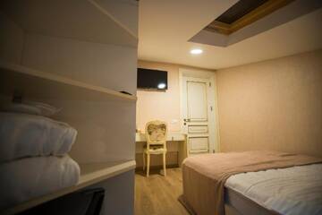 Фото номера Бюджетный двухместный номер с 1 кроватью Отель Royal Hotel г. Тбилиси 3